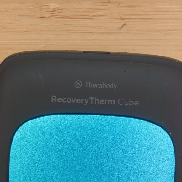 Therabody RecoveryTherm Cube / Heat & Cold Therapy Device / Muscle Recovery - Picture 8 of 13